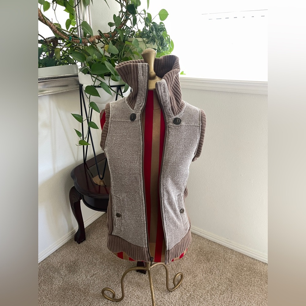 REI Women's Tan Sleeveless Vest